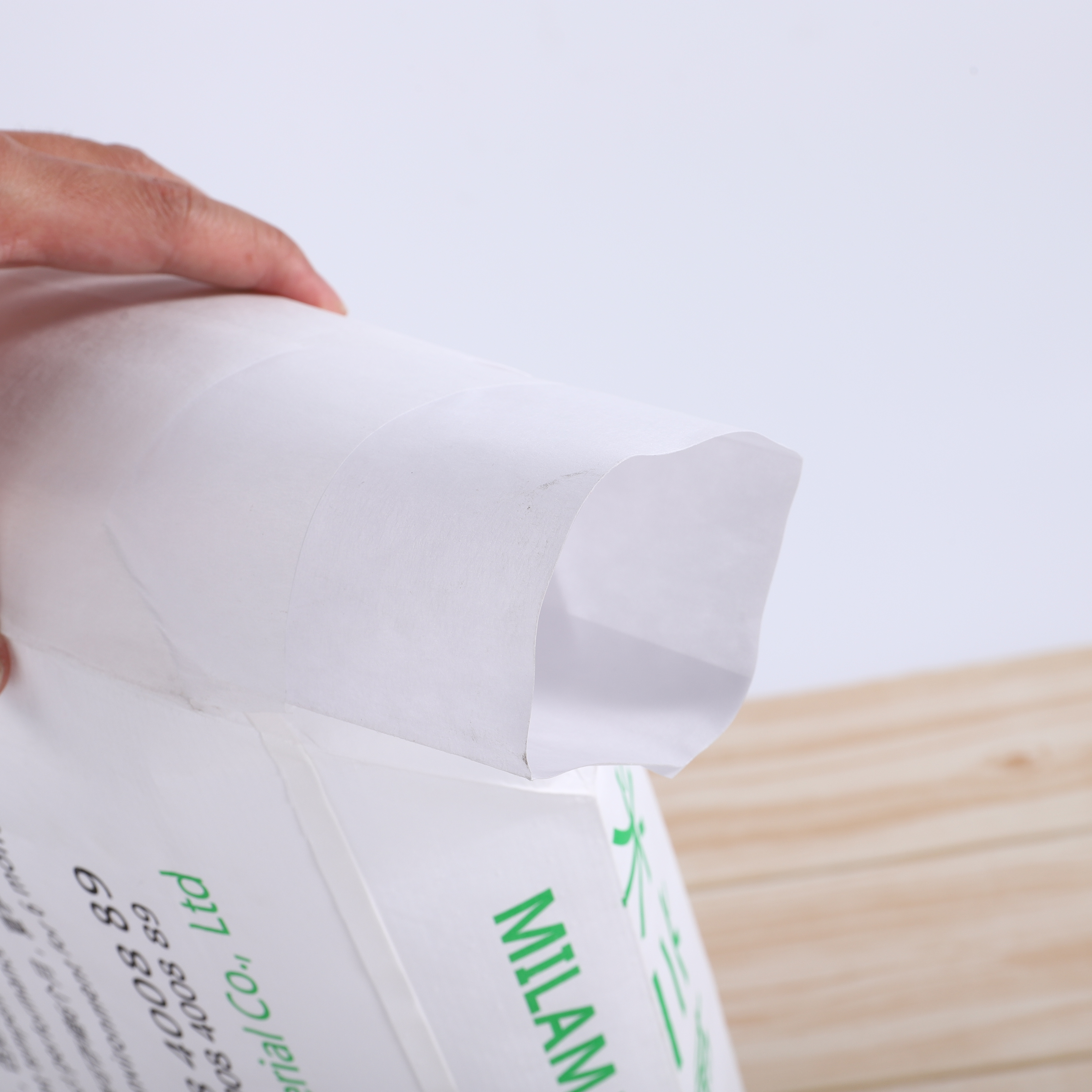 20kg 25kg 50kg Kraft Paper Valve Cement Bag for Filling Chemical Powder Granular Bulk Material Square Bottom Paper Sack with PP / PE Film Liner