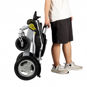 Silla de ruedas plegable de transporte portátil ligera con ruedas de 12 ″ para discapacitados con frenos de mano