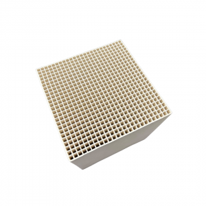 Square shape cordierite honeycomb ceramic accumulator