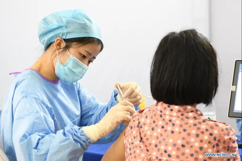 Kina administrerar över 1b vaccindoser