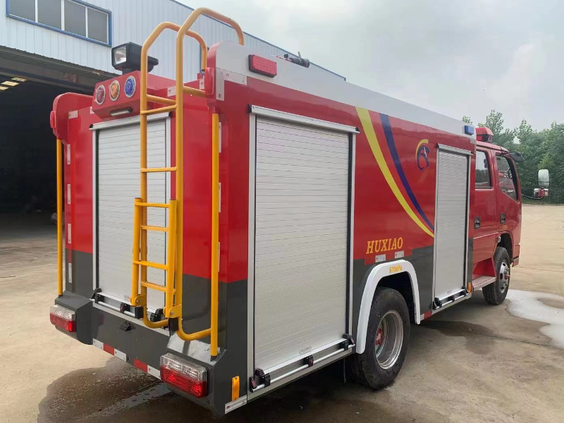 Dongfeng 4×2 Water Tank Fire Fighting Truck manufacturer 4000 liter fire fighting engine