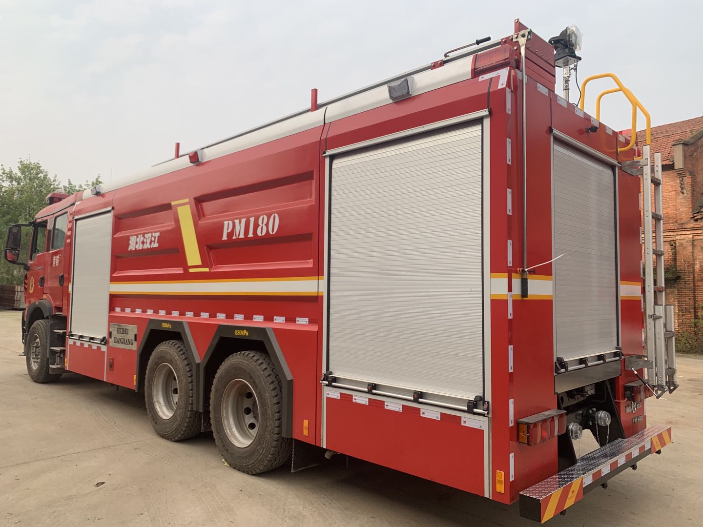 Diversified coordination of fire trucks for disaster relief
