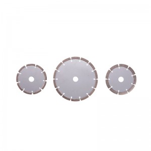Diamond blade for groove cutting