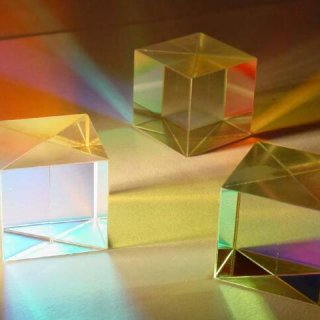 Оптик элементийг боловсруулахад ямар нийтлэг материалууд байдаг вэ?