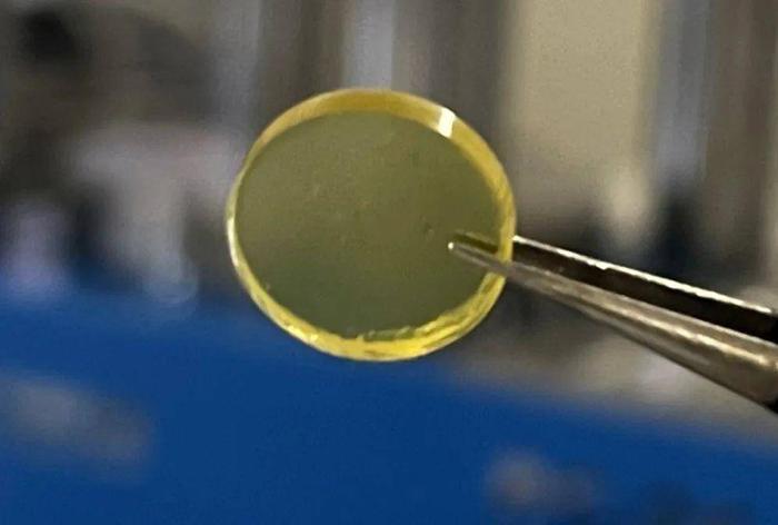 Zhejiang University-videnskabsmænd syntetiserer "elastisk keramisk plastik"