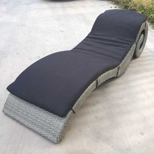 "S" gelombang aluminium chaise lounger-outdoor rotan wicker sunbed w/bantal