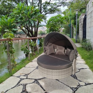 Modular outdoor daybed Retractable Canopy