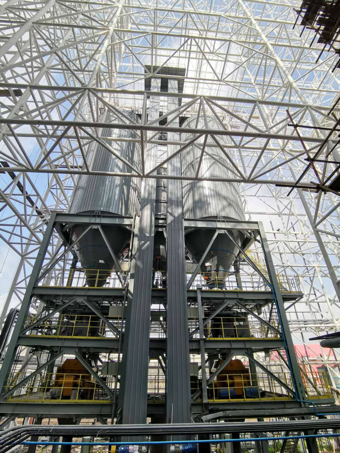 What is chain bucket elevator?