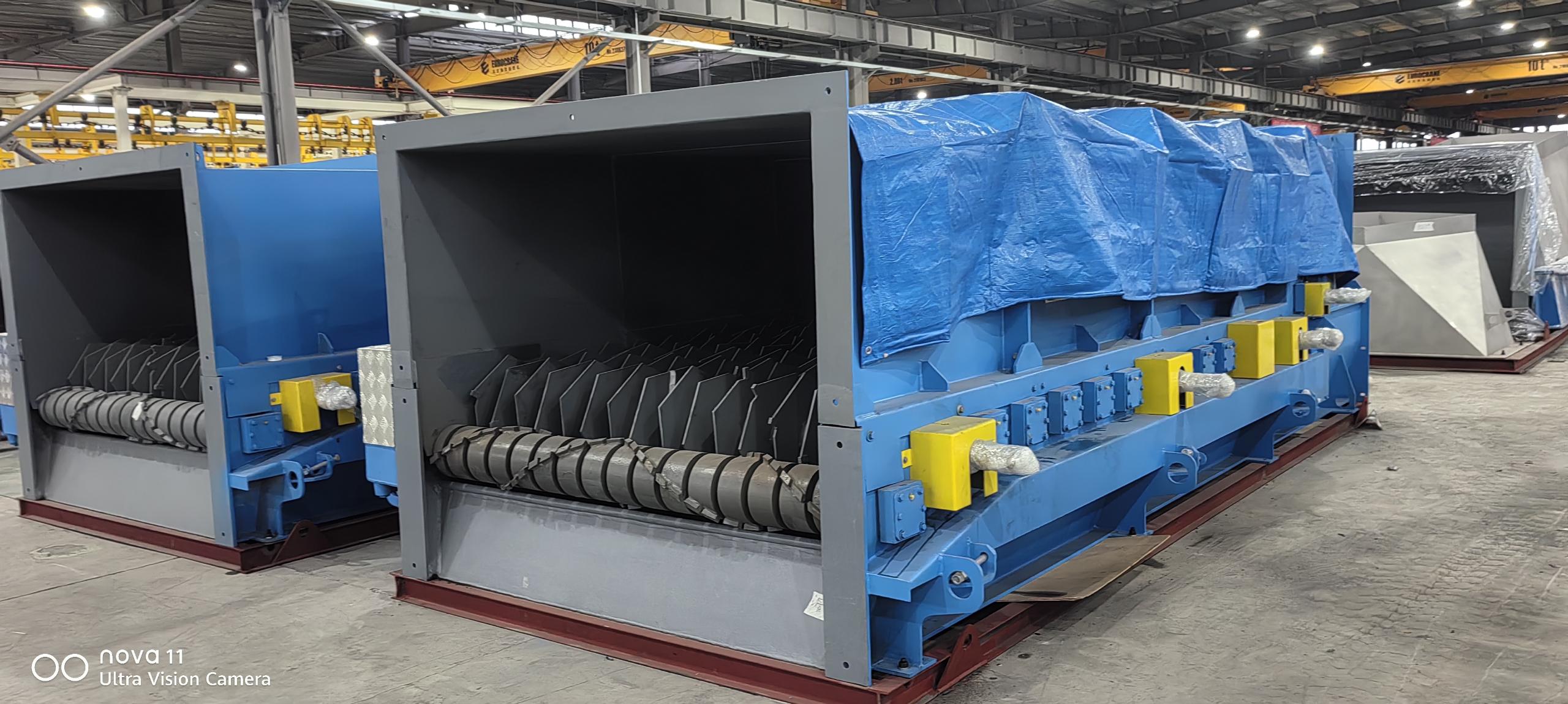 Industrial waste recycling with disc screens