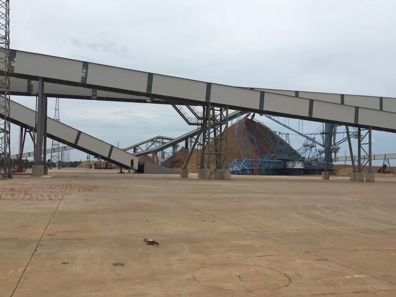 Overland Belt Conveyors for Long and Short Distances