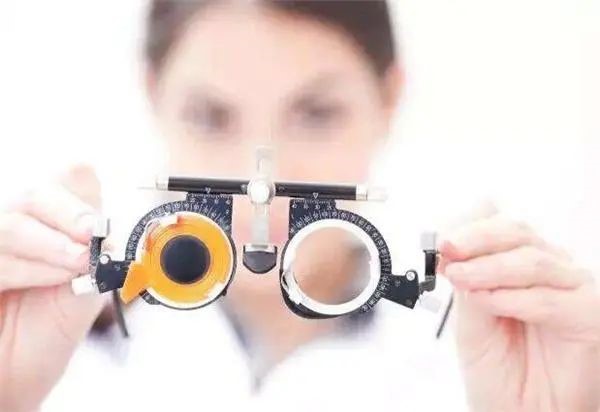 Megbízható az online szemüvegillesztés?
