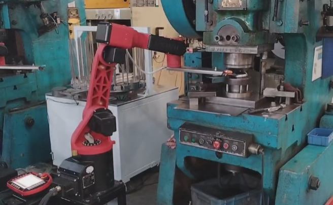 Discovering the Application of Collaborative Robots in the New Energy Supply Chain