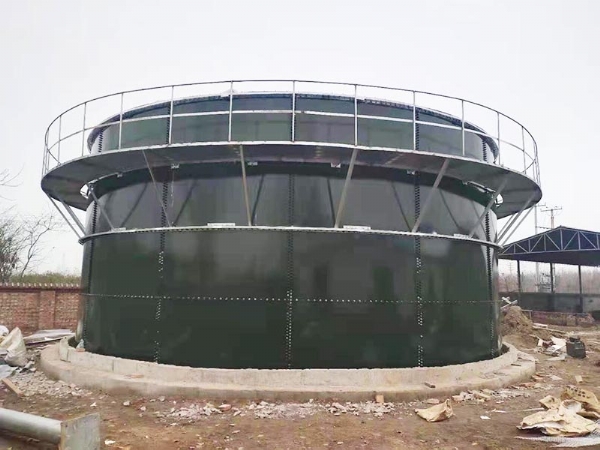 Domestic drinking water storage tank