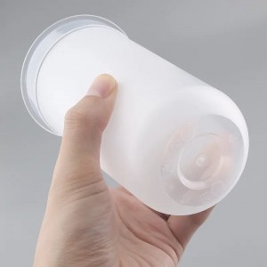 Gota plastike të njëpërdorshme me kapak dhe kashtë