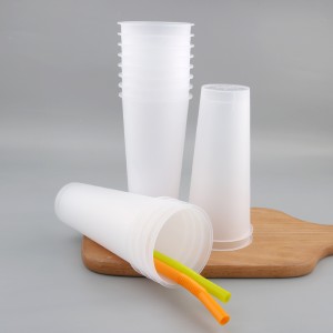 જથ્થાબંધ ઢાંકણા સાથે કસ્ટમાઇઝ અને ડિસ્પોઝેબલ પ્લાસ્ટિક કપ