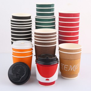 Doppelwandige Einweg-Kaffeetassen aus Kraftpapier mit Deckel