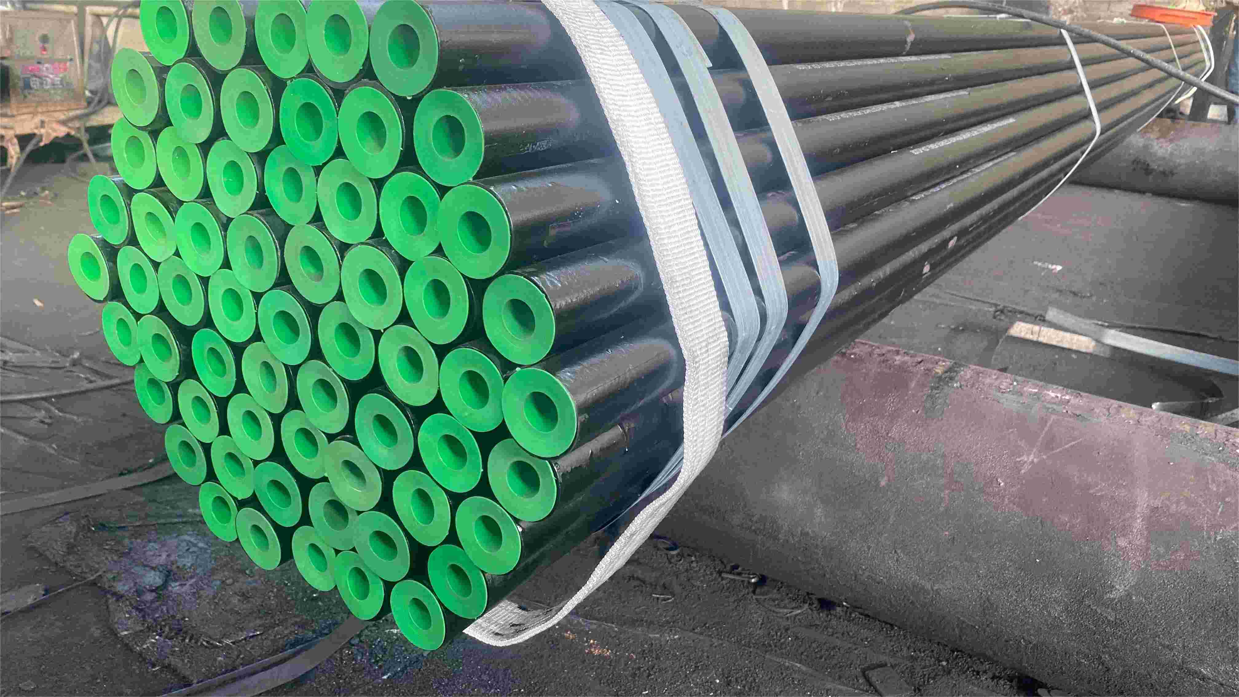 Seamless Carbon Steel Pipe with Black Paint Shipped to Nhava Sheva, India