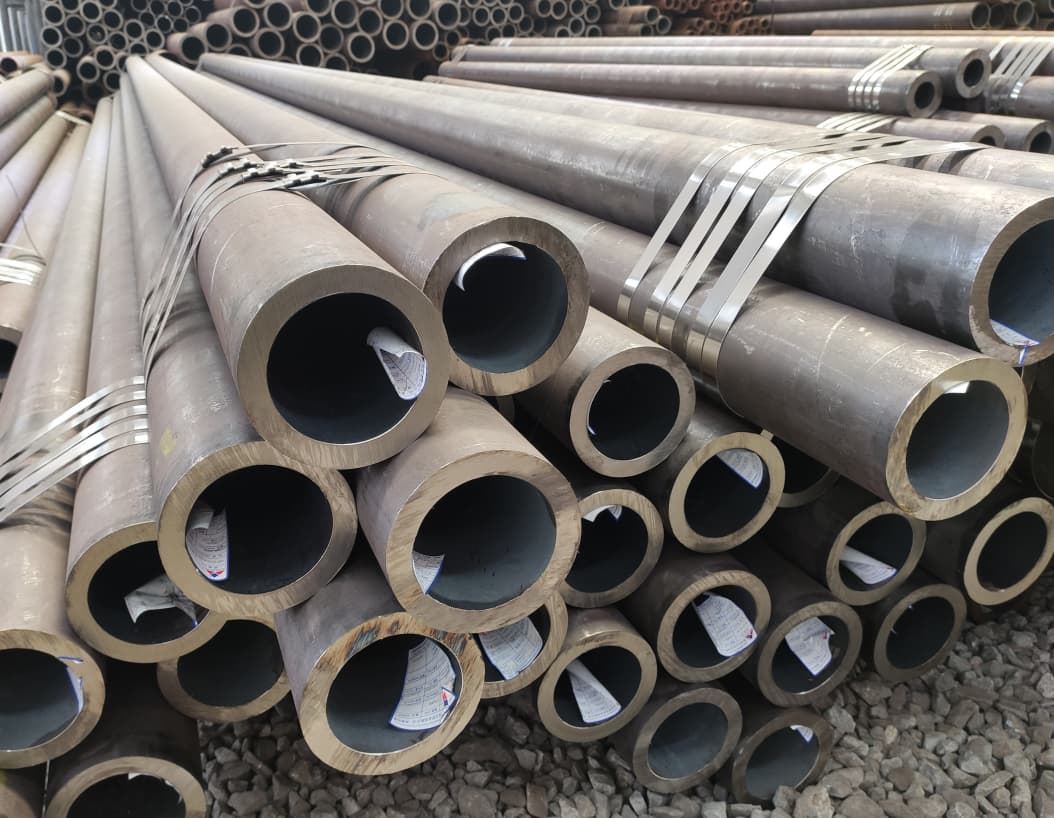 What Is the Difference Between Seamless and Welded Steel Pipes?