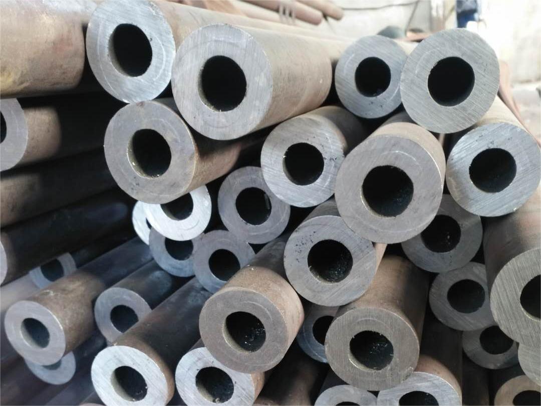 The Ultimate Guide to Choosing Seamless and Welded Steel Pipes