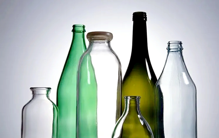 What are the benefits of choosing glass for packaging?