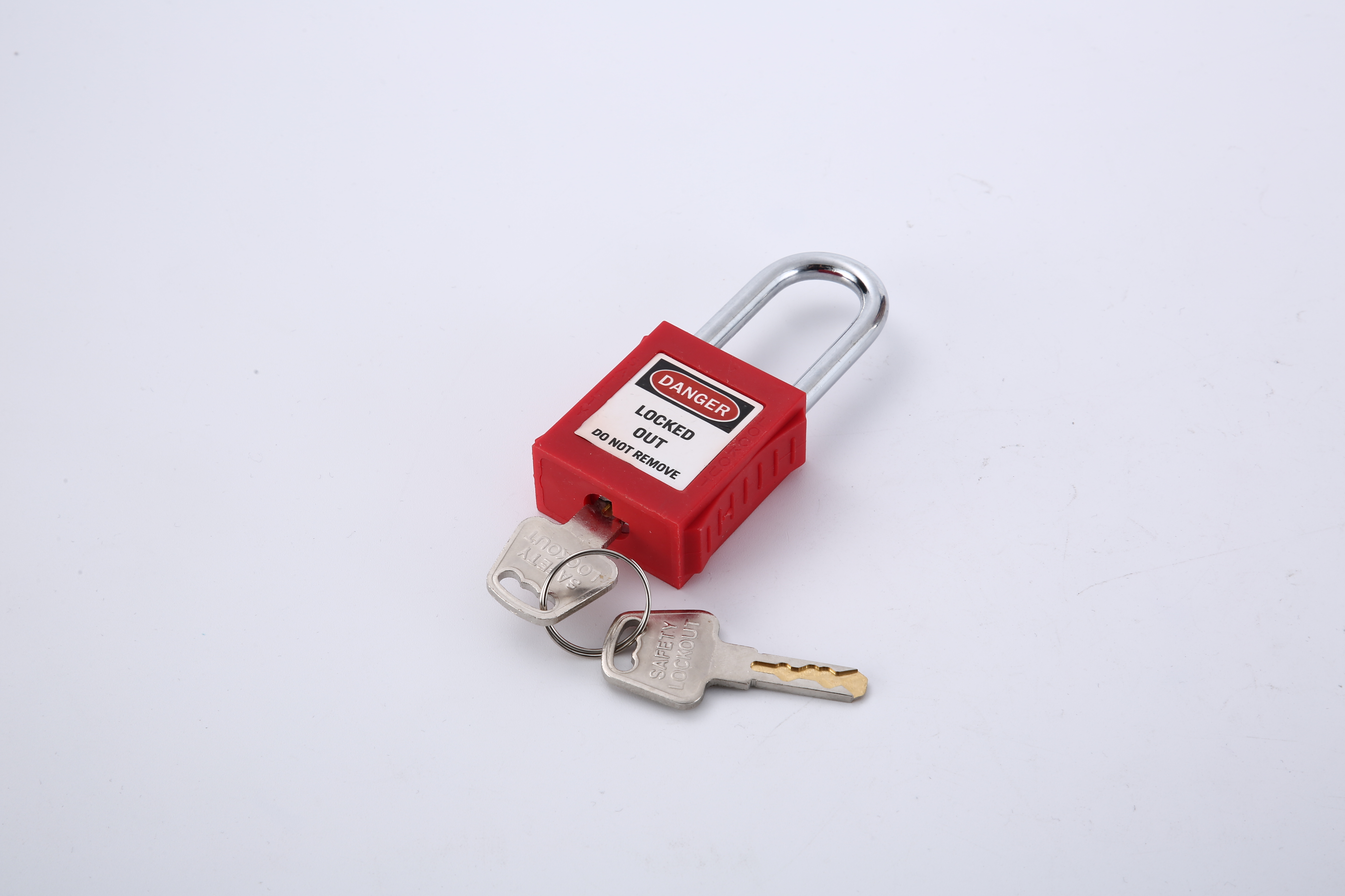 Precautions when locking and tagging out safety locks