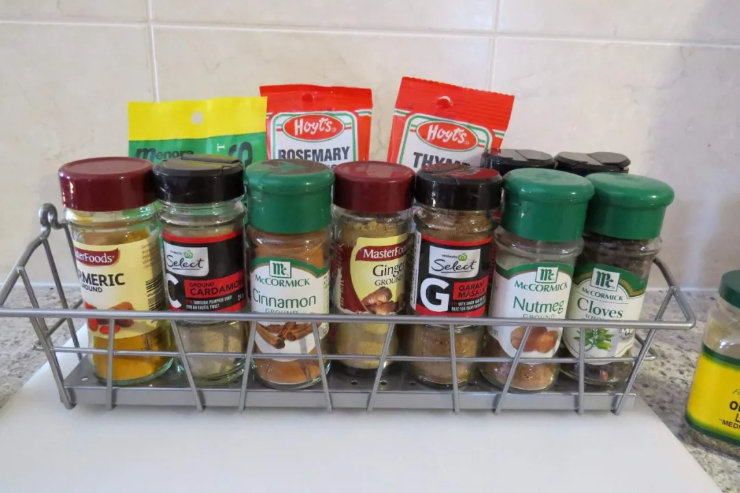 How to store all kinds of condiments in the kitchen?