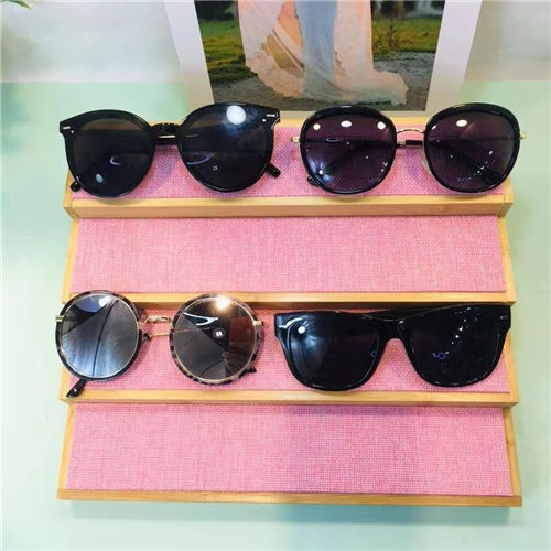 Colorful-Wooden-Special-Design-Square-Eyewear-Display.3375.3-1