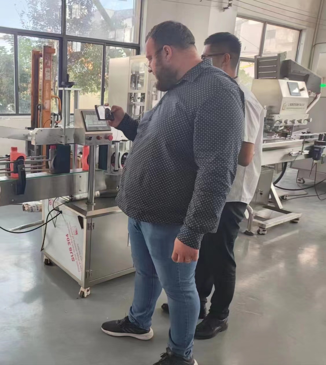 A Romanian customer came to our factory to visit our filling machine line