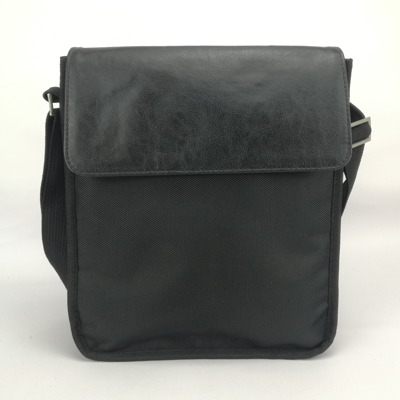 China Classical black shoulder bag with adjustable shoulder strap ...