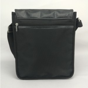 Классическая черная сумка через плечо с регулируемым ремнем для деловых поездок и офиса.