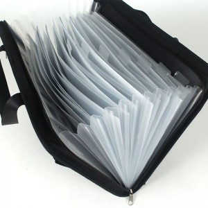 Hộp đựng tài liệu tổ chức tập tin mở rộng bằng polyester màu đen Accordion có khóa kéo có tay cầm, có thêm túi khóa kéo bên ngoài với 13 túi nhựa AZ nhãn A4 và các túi cỡ chữ dành cho văn phòng, trường học kinh doanh cho mọi lứa tuổi