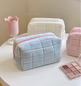 2023 New Arrival Custom Logo Flannel Cute Cosmetic Bag Eco-friendly Flannelette Makeup Pouch
