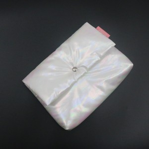 2020 wholesale price Rpet Promotional Bags - RPET Holographic Bag White Soft Waterproof and Renewable Cosmetic bag with Button – Changlin