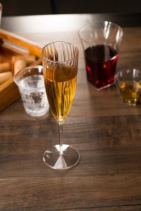 Disposable 6 oz One Piece Stemmed Plastic Wine Glasses Plastic Champagne Flutes for Weddings and special Celebrations 