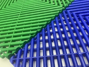 Prepletene plastične vinilne PP polipropilenske drenažne talne ploščice za avtopralnico