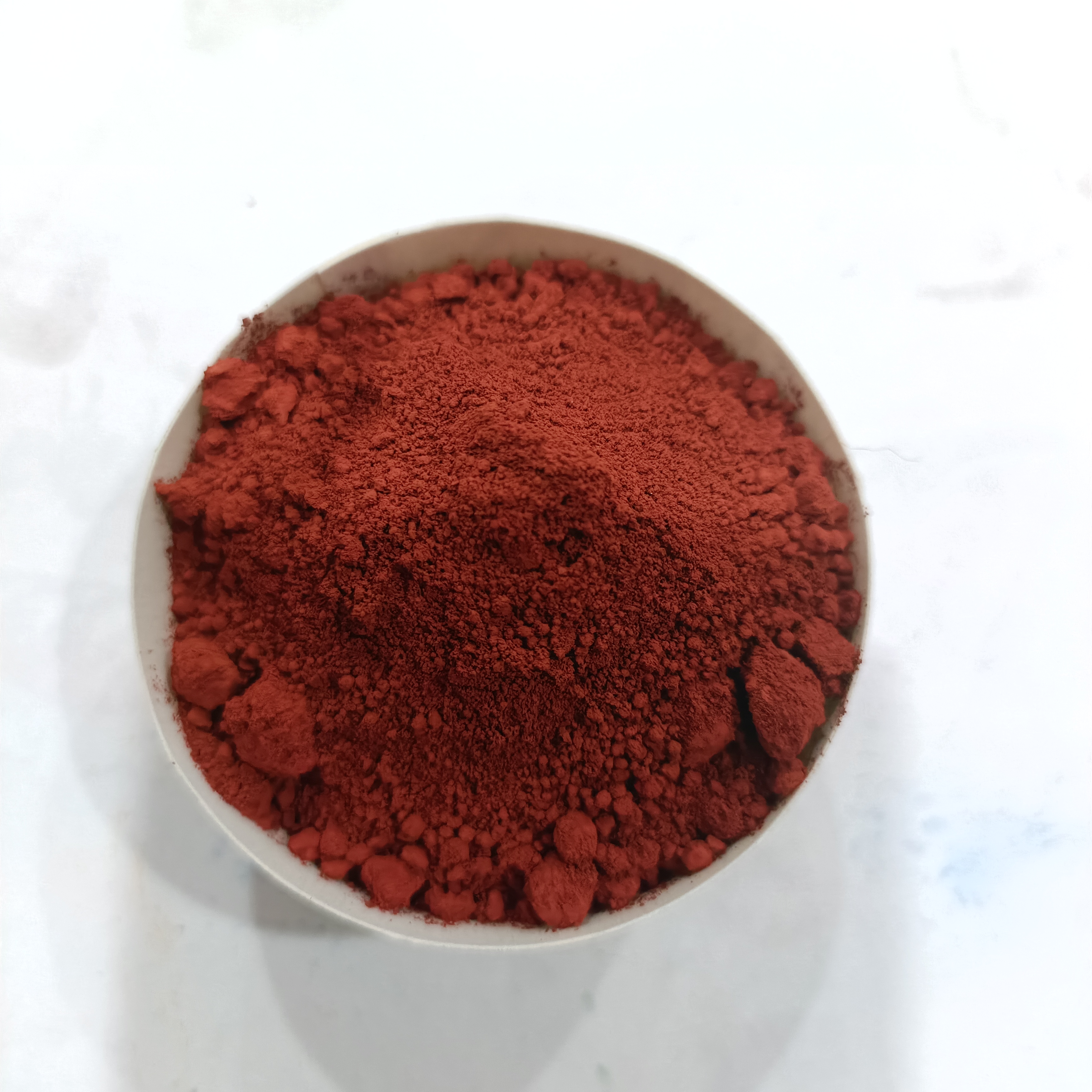 Factors that cause different colors of iron oxide pigments
