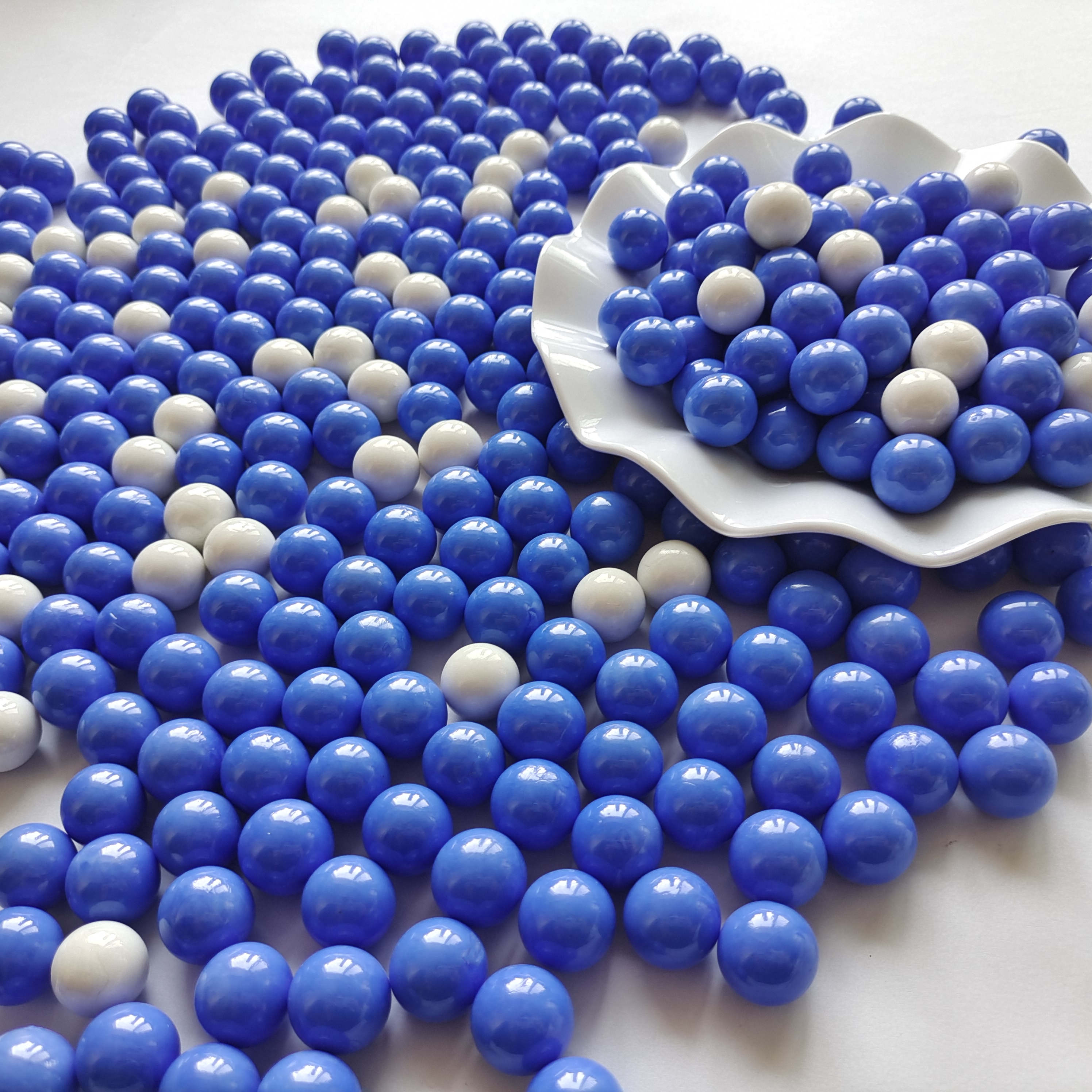 Hot Sale Transparent Landscaping Flat Glass Marbles - China Flat Glass  Beads and Irregualr Beads price