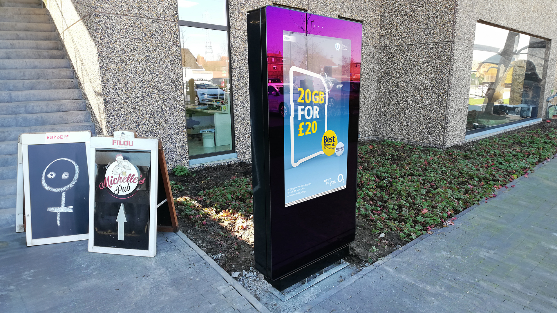 Enhancing Outdoor Engagement with Outdoor Digital Totem Solutions