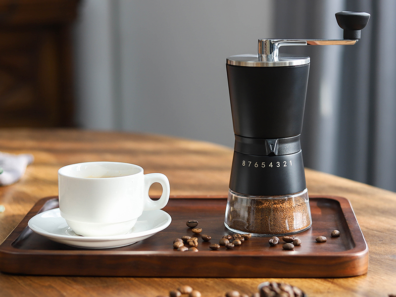Por que escoller un molinillo de café manual para unha experiencia de café elevada
