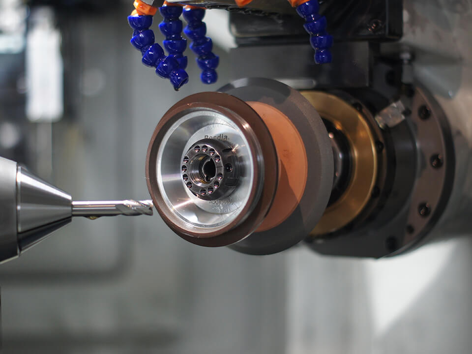 Hybrid Bond Diamond Grinding Wheels for Metalworking