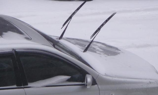 What to do if the wiper is frozen in winter?