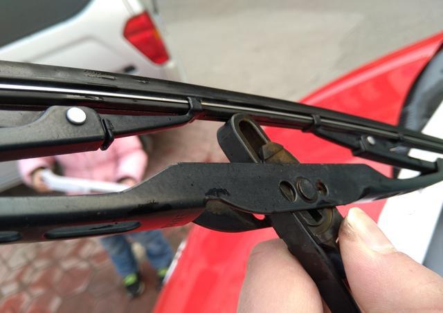 Do we really need to replace wiper blades frequently?