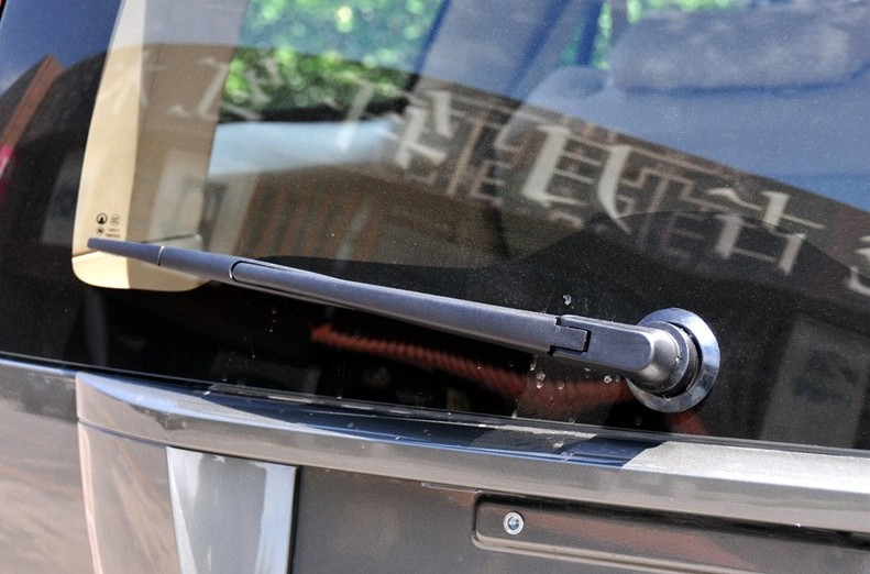 10 important tips: make your windshield wiper blade work longer
