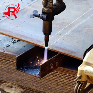 Zakázková výroba oceli Řezání kovů Ohýbání Zpracování Výroba dílů Zpracování ocelových plechů Kovové díly