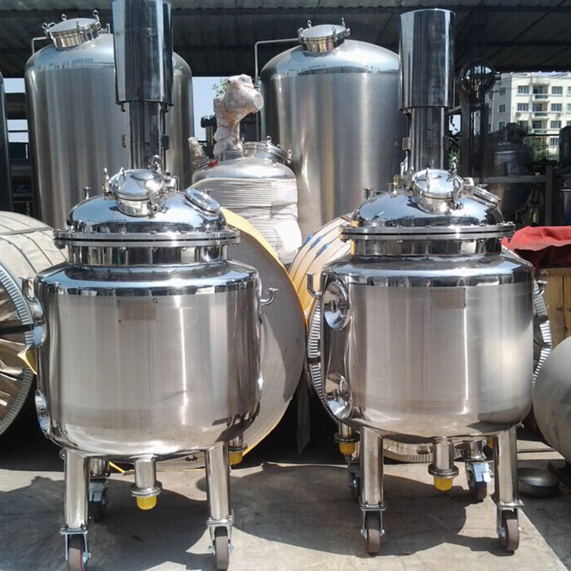 The-stainless-steel-reaction-tank
