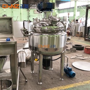 Stroj na vákuovanie mliečnych výrobkov so spodnou emulzifikáciou Chinz