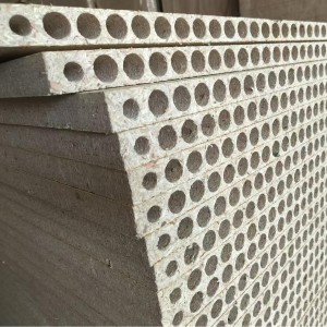 Tubular core chipboard