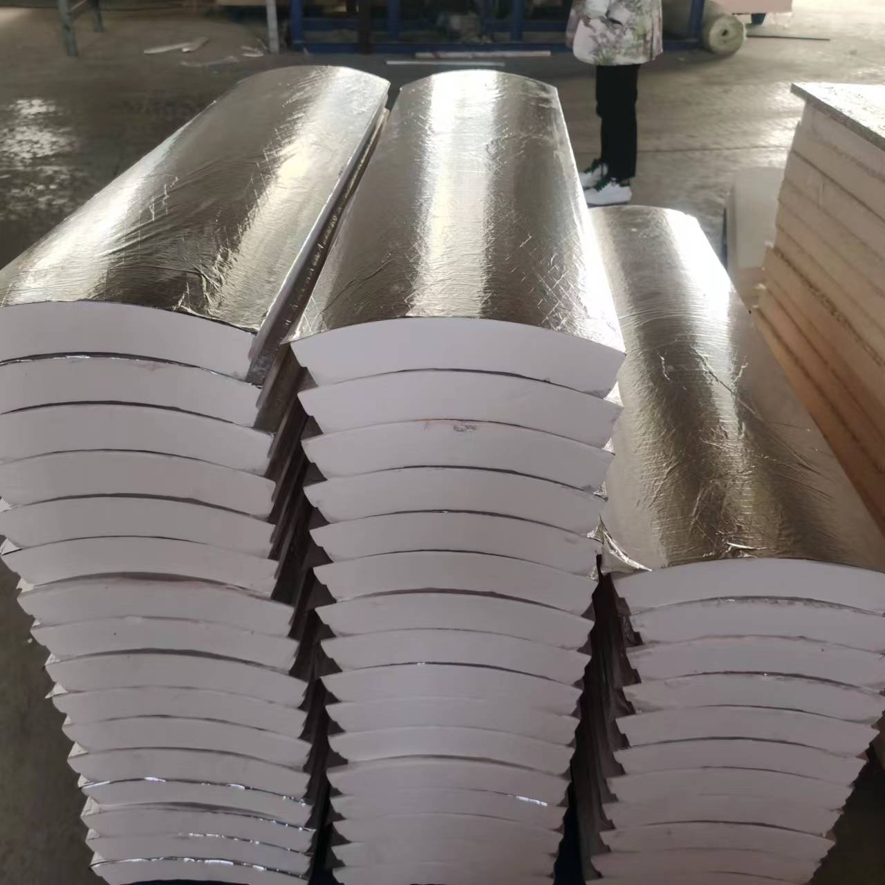 Aluminum foil faced phenolic foam insulation pipe shell pipe holder