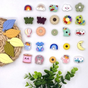 Hot selling environmentally friendly food grade soft small fresh design silicone beads flower shaped bulk silicone beads