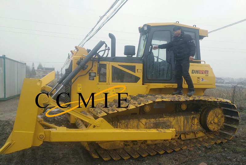 The remote-controlled bulldozer DH17C2RXL was registered in the “New Mechanical Power” column of my country’s CCTV-17 Agricultural and Rural Channel “I Love Invention”.